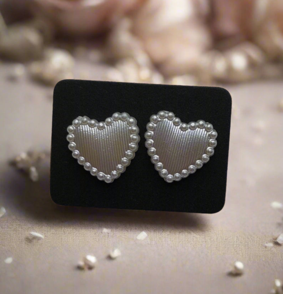 Pearly Heart Earrings (14mm)