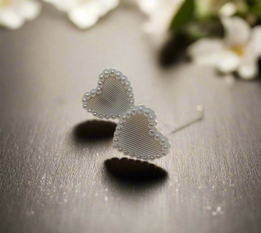 Pearly Heart Earrings (14mm)