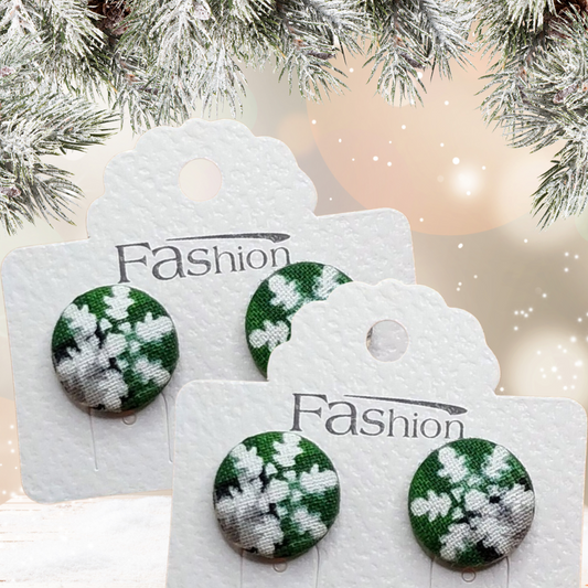 Snowflakes on Green Plaid Fabric Button Stud Earrings (16mm)