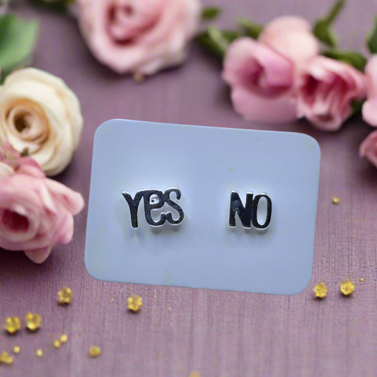Yes/No Word Earrings (8mm)