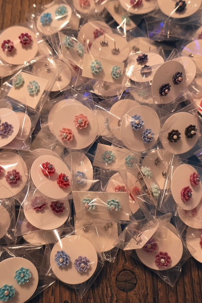 9mm Pearly Flower Earrings, 20 Pair