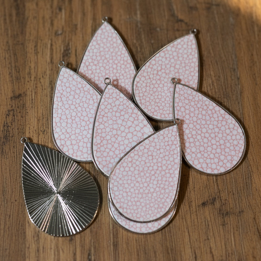 8 teardrop pendants with imitation leather centers